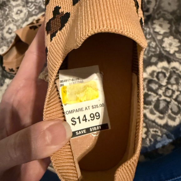 La Sheelah Leopard Print Slip-On Sneakers New - Picture 3 of 5